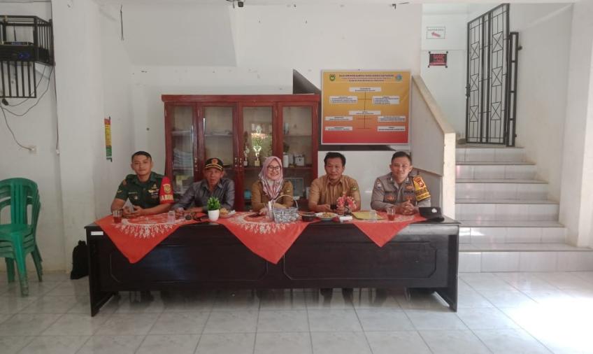 Bhabinkamtibmas Polsek Kota Manna Menghadiri Pra Pembangunan Tahun 2024 Desa Binaannya 