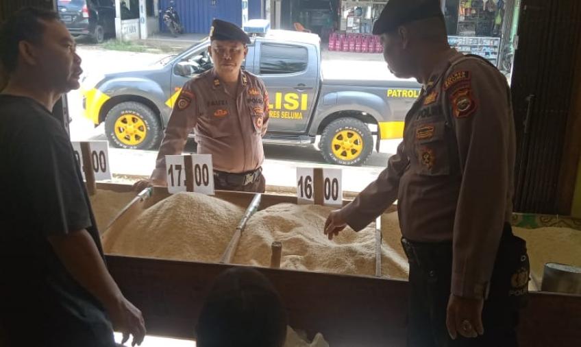 Sat Samapta Polres Seluma Melaksanakan Pengecekan Harga Beras di Kecamatan Seluma