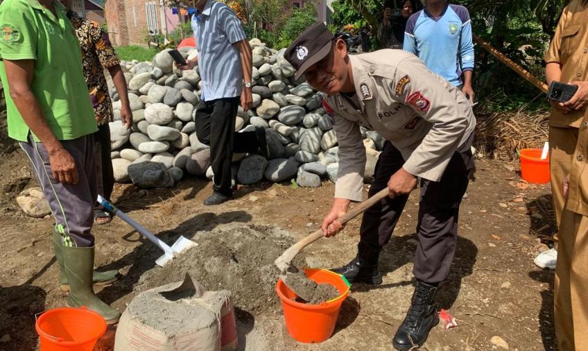 Kapolsek Kedurang Hadiri Penetapan  Titik Nol Pembangunan Gedung Perpus Desa Sukajaya 