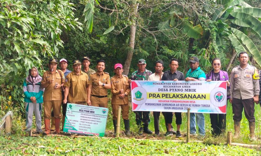 Bhabinkamtibmas Polsek Lebong Utara Hadiri Musdes Pelaksanaan Titik Nol Pembangunan Sambungan Air di Desas Pyang Mbik