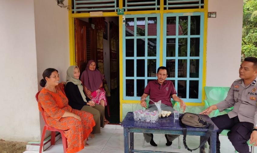 Imbauan Bhabinkamtibmas Polsek Manna Melalui Sambang di Desa Jeranglah Tinggi 