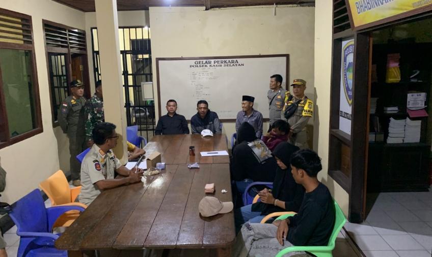 Razia Gabungan Sat Pol PP dan Polsek Kaur Selatan Amankan 4 Remaja dan 1 Pasang Bukan Muhrim 