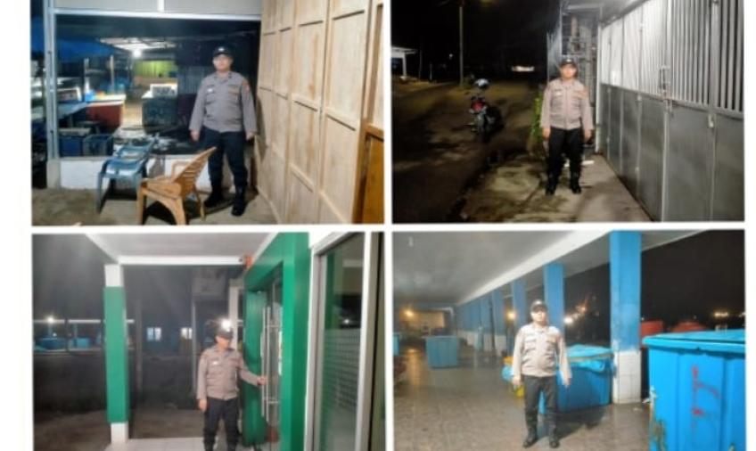 Personel Polsek KSKP Pulau Baai Patroli Subuh Sambangi Tempat Rawan Kamtibmas 