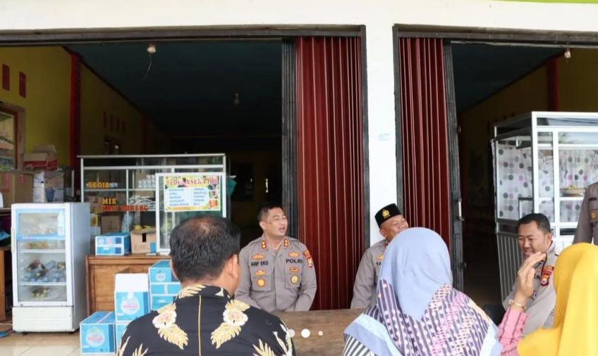 Dengarkan Keluh Kesah dan Informasi Dari Warga, Kapolres Seluma Jumat Curhat di Kelurahan Selebar