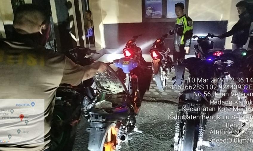 OPS Keselamatan Nala 2024, Personel Satlantas Polres BS Amankan Sepeda Motor Knalpot Tidak Sesuai Spesifikasi