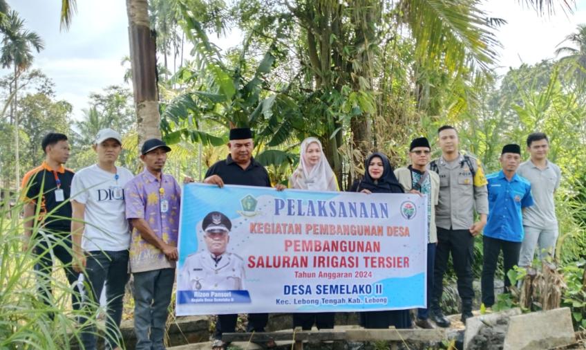 Bhabinkamtibmas Polsek Lebong Tengah Monitoring Pelaksanaan Titik Nol Pembangunan di Desa Semelako II