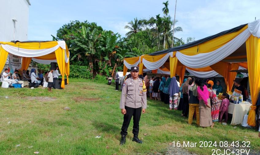Personel Polsek Sukaraja Lakukan Pengamanan Bazar/Pasar Murah di Kelurahan Sukaraja