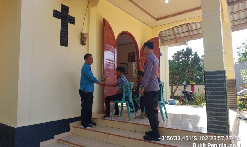 Sambangi Gereja Khatolik St. Trasisius, Polsek Sukaraja Laksanakan Minggu Kasih 