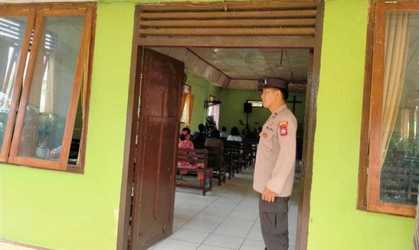 Jaga Kondusifitas Kamtibmas, Polsek Seginim  Monitoring Ibadah Minggu Diwilkum