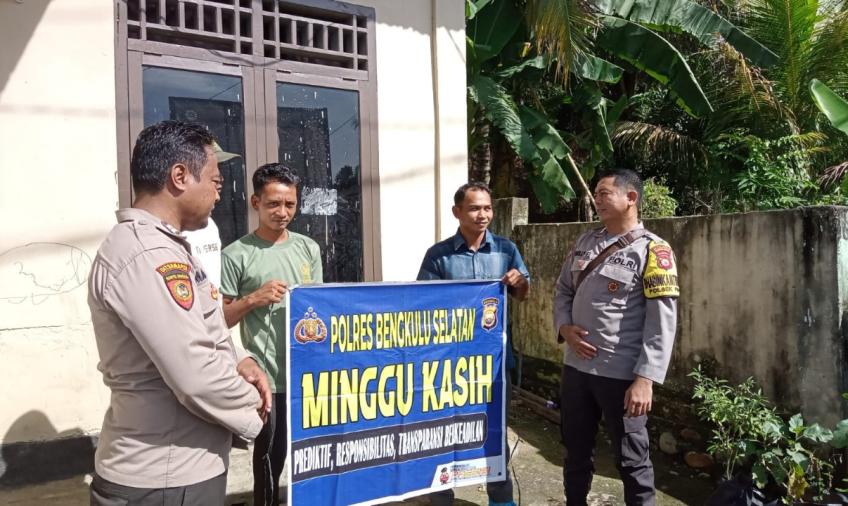 Polsek Pino Gelar Minggu Kasih di Desa Air Umban  