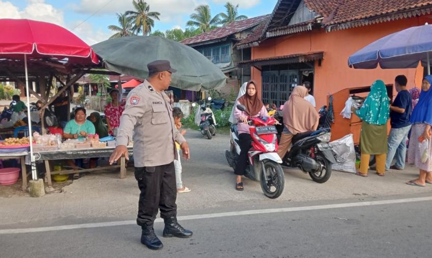 Pastikan Tak Ganggu Arus Lalin, Polsek Seginim Atur Lalin Seputaran Pasar Kaget Pasar Baru dan Babatan Ilir