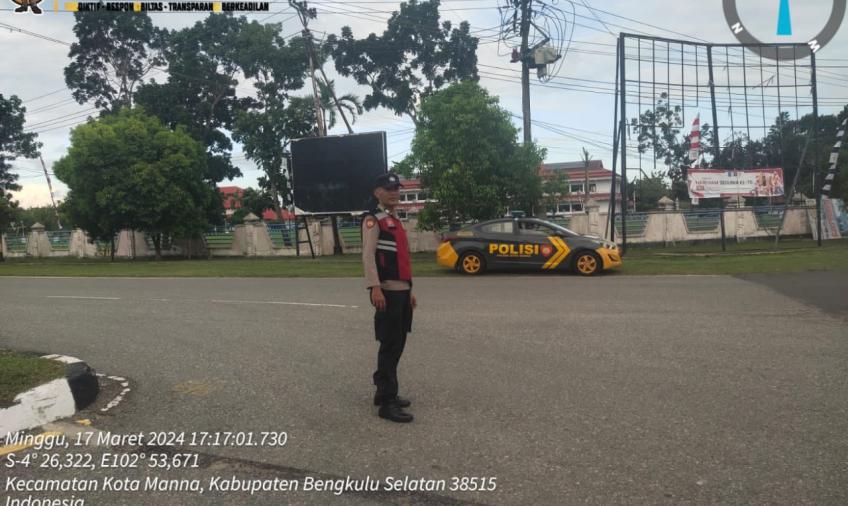 Polsek Kota Manna Patroli Sore Ciptakan Kenyamanan Beribadah dan Antisipasi Balap Liar 