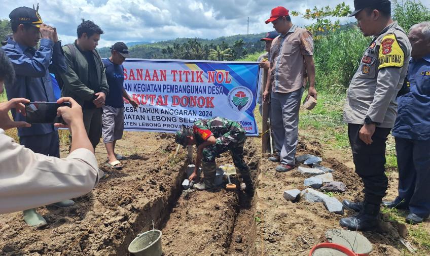 Bhabinkamtibmas Polsek Lebong Selatan Monitoring Pembangunan di Desa Kota Donok 