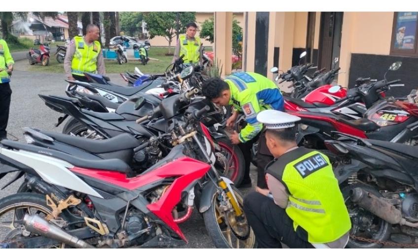 Polisi Tindak Knalpot Tidak Sesuai Standar yang Menggangu Kenyamanan Ibadah Pada Bulan Ramadan