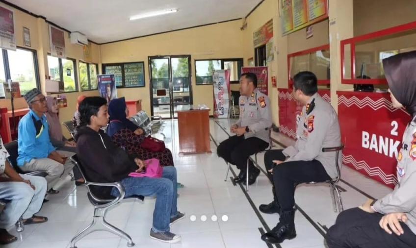 Dengarkan Keluhan Masyarakat Terkait Kamtibmas, Kapolres Seluma Gelar Jumat Curhat 