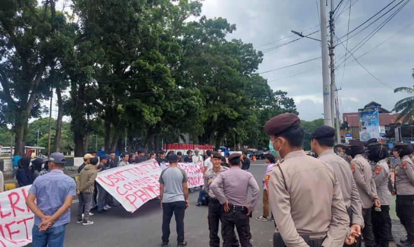 72 Personel Polresta Bengkulu Amankan Aksi Unjuk Rasa Aliansi Pemuda Peduli Pemilu Bengkulu 