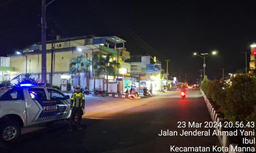 Sat Lantas Polres BS Patroli Blue Light,Ciptakan  Kenyamanan Ibadah Shalat Tarawih  
