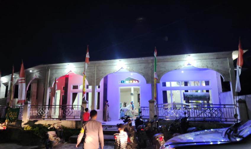 Personel Polsek Rimbo Pengadang Laksanakan Pengamanan Salat Tarawih di Masjid Nurul Huda