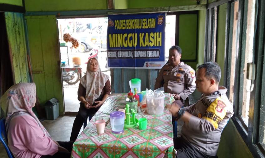 Polsek Pino Jaring Informasi Melalui Minggu Kasih Di Desa Air Umban   