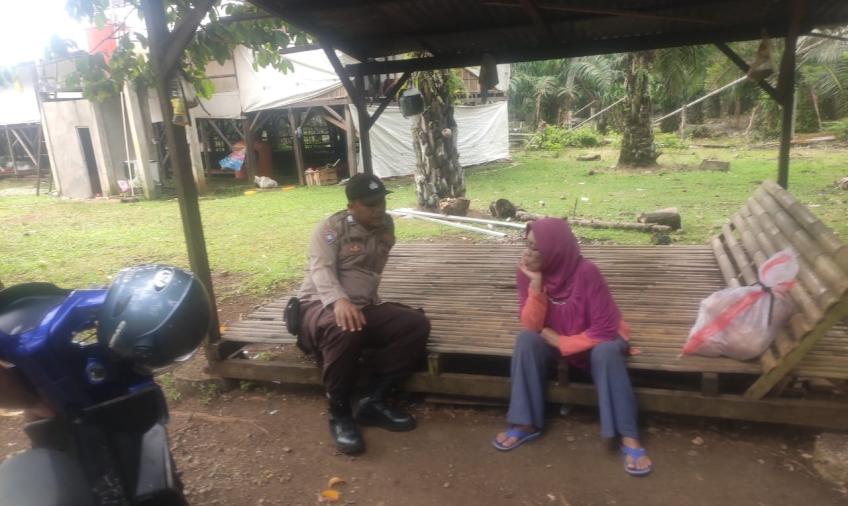 Sambangi Warga Kelurahan padang Kapuk, Bhabinkamtibmas Polsek Kota Manna Sampaikan Pesan Kamtibmas 