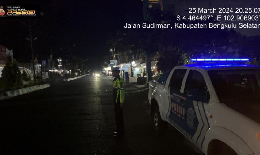 Sat Lantas Polres BS, Patroli Blue Light, Ciptakan Kenyamanan Ibadah Shalat Tarawih  