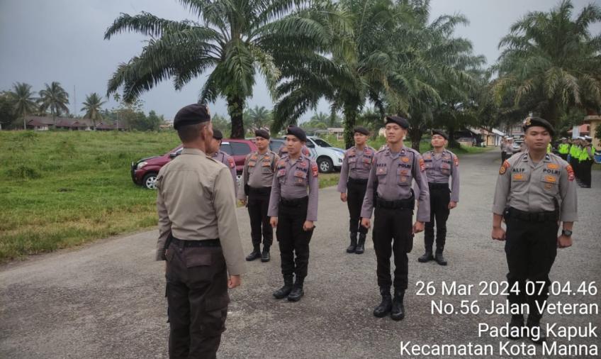 Pelayanan Prima di Jalan Raya, Polisi Lakukan Pengaturan Lalu Lintas 