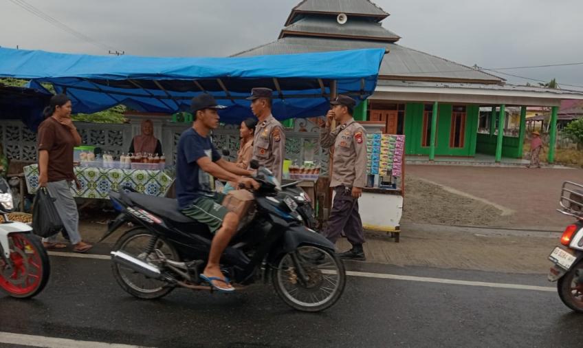 Wujudkan Kamseltibcar Lantas, Polsek Seginim    Polres BS Atur Lalin Seputaran Pasar Kaget 