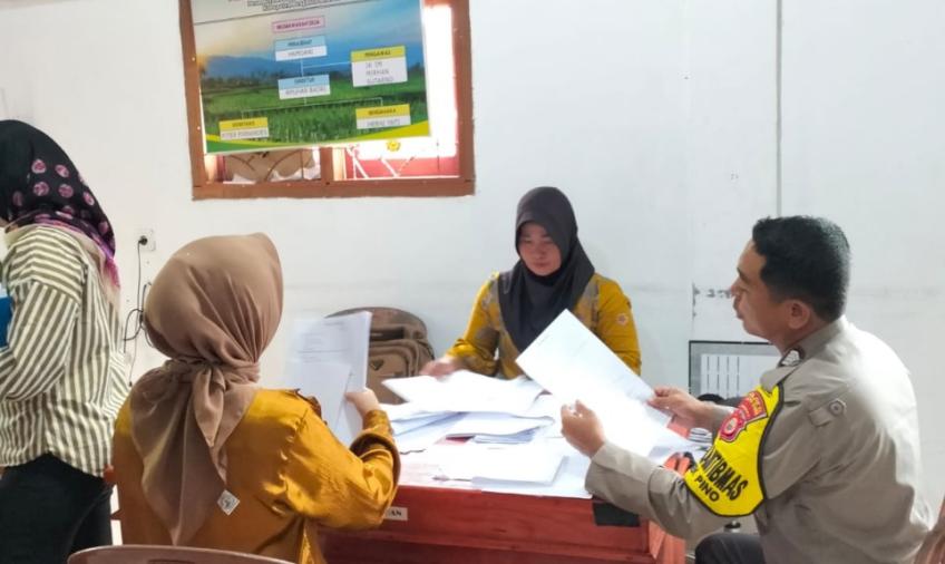 Bhabinkamtibmas Polsek Pino Sambang Dialogis Dengan Perangkat desa Wujudkan Situasi Kamtibmas yang Kondusif    