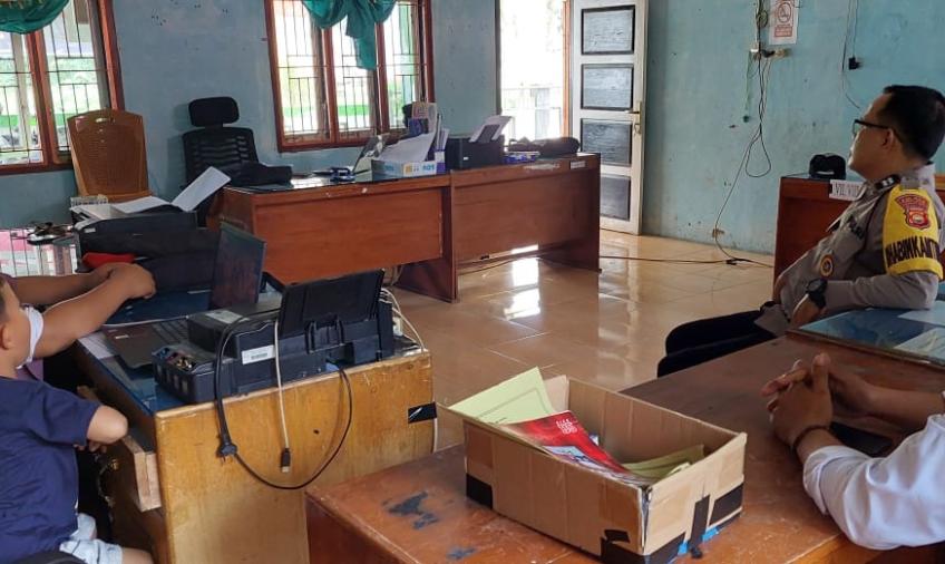 Bhabinkamtibmas Polsek Pino Sambang  Dialogis  Wujudkan Situasi Kamtibmas yang Kondusif pada Bulan Suci Ramadan 