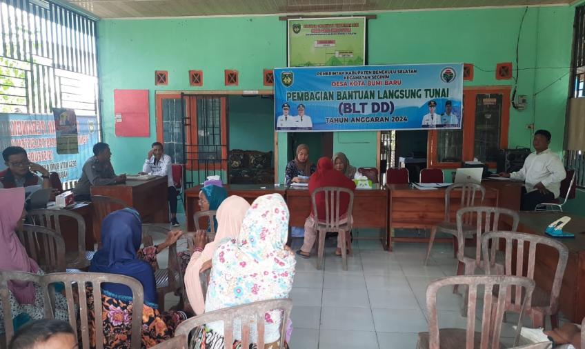 Kanit Binmas Hadiri Penyaluran BLT DD Tahun 2024 Desa Kota Bumi Baru 