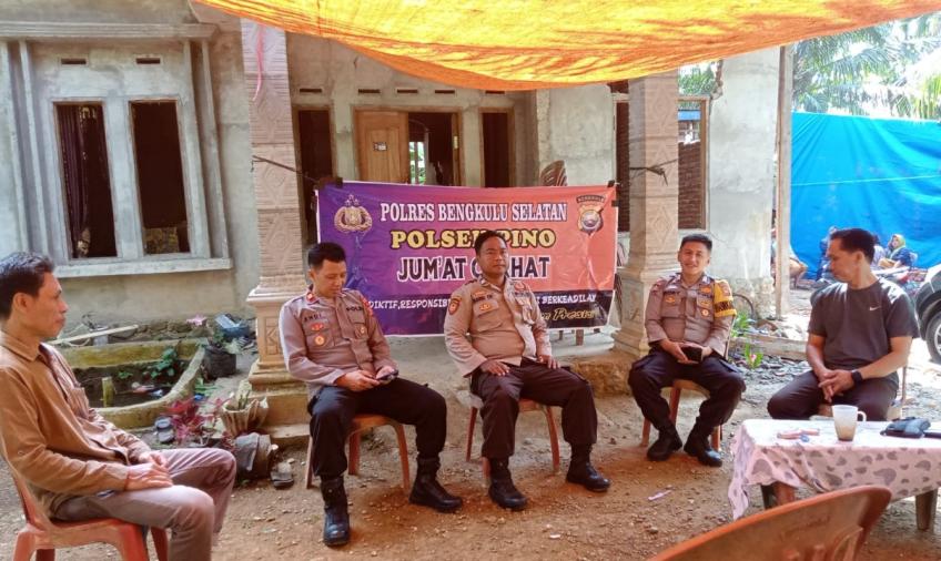 Perkuat Sinergitas Polisi dengan Masyarakat, Polsek Pino Gelar Jumat Curhat di Desa Binaan