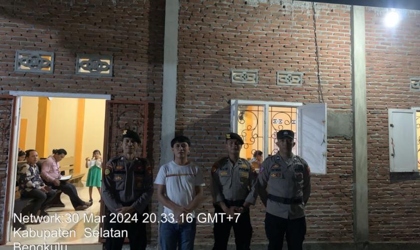 Polisi Lakukan Pengamanan Digereja GKSBS Dalam Ibadah Jumat Agung 