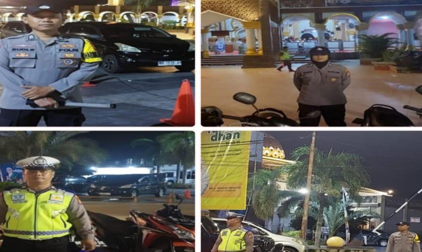 Ciptakan Arus Lalin Lancar Polsek Gading Cempaka Lakukan Pengamanan Shalat Tarawih di Masjid Baitul Izzah 