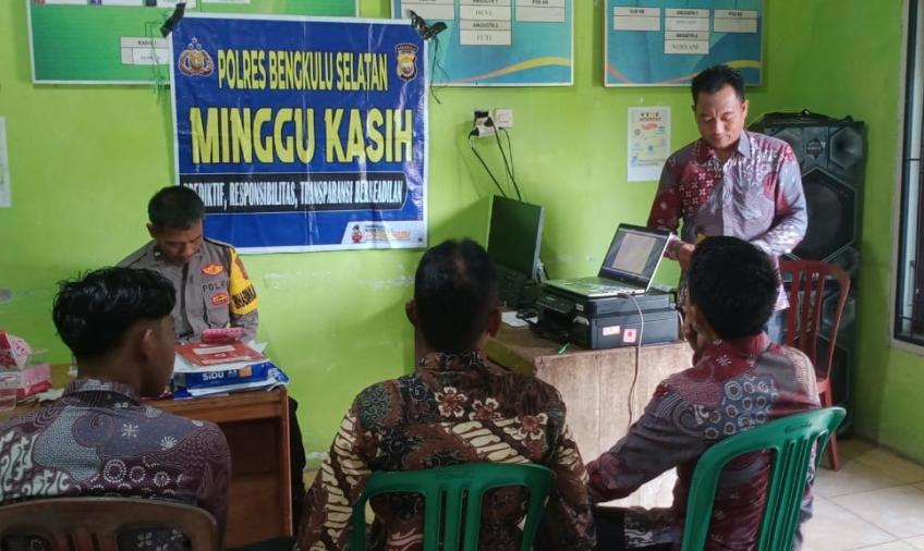 Jaring Aspirasi Warga dan ASN Puskesmas Kayu Kunyit, Kapolsek Manna Gelar Minggu Kasih    