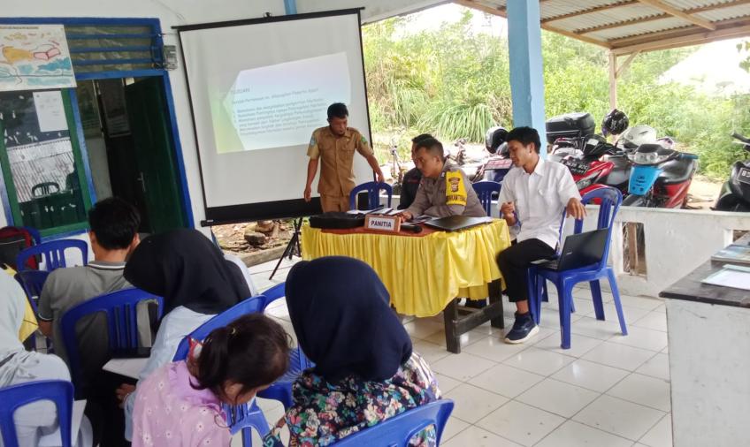 Kapolsek Lebong Selatan Sosialisasi Jadi Narasumber Sosialisasi Pencegahan Narkoba di Desa Suka Sari
