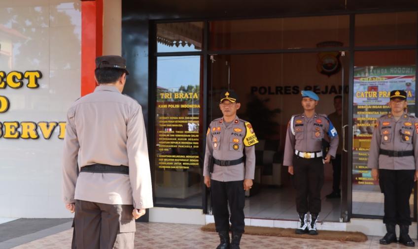 Wakapolres Rejang Lebong Pimpin Upacara Kenaikan Pangkat 