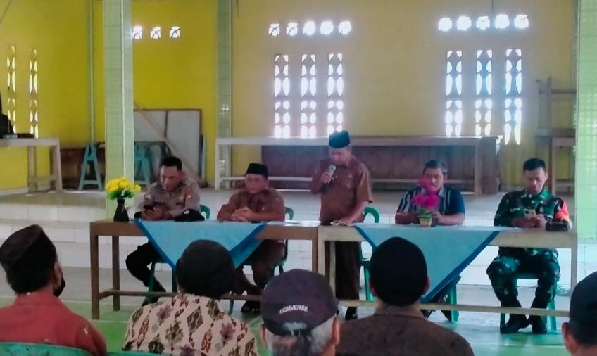 Polsek Giri Mulya Hadiri Kegiatan Penyaluran BLT DD di Desa Giri Mulya