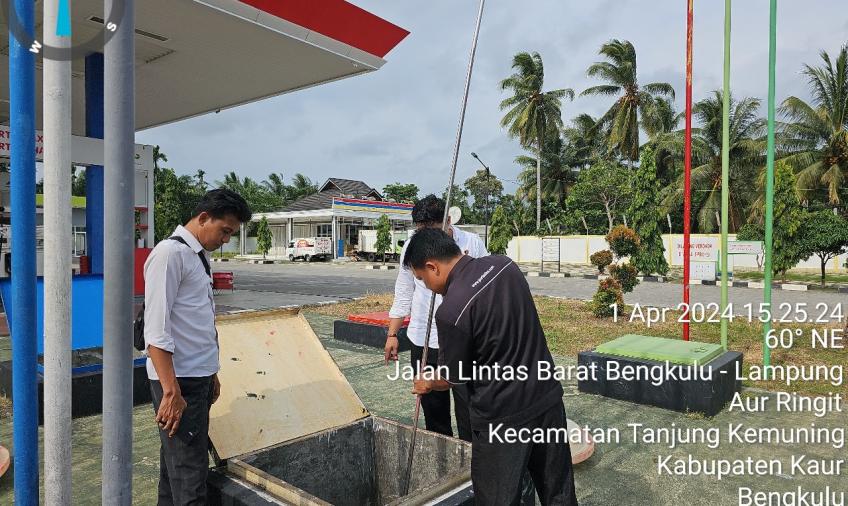 Jelang Idulfitri, Personel Polres Kaur Cek SPBU Untuk Cegah Kecurangan