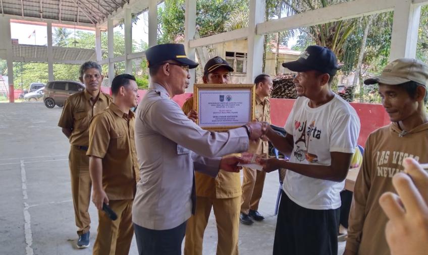 Waka Polsek Ketahun Hadiri Dan Monitoring Langsung Penyaluran BLT DD