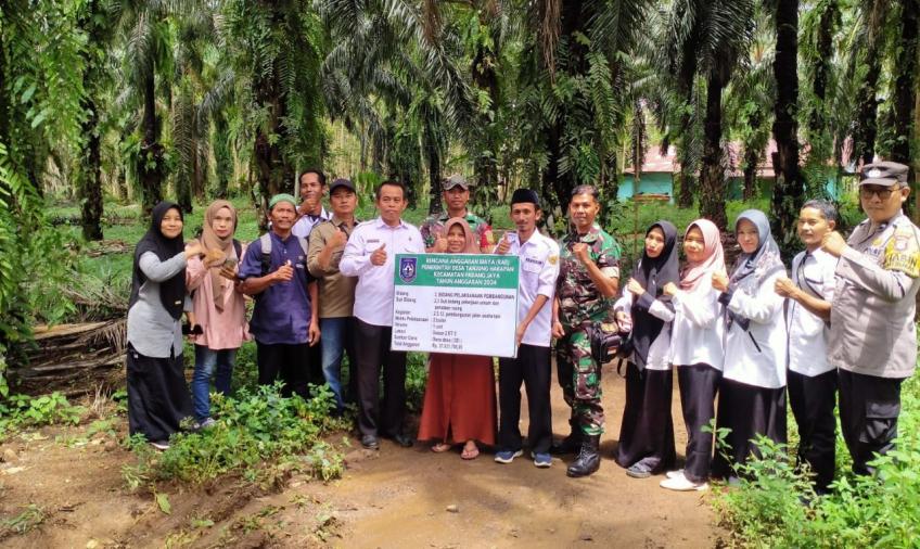 Bhabinkamtibmas Menghadiri Musyawarah Pra Pelaksanaan Pembangunan Fisik dan Non Fisik di Desa Tanjung Harapan