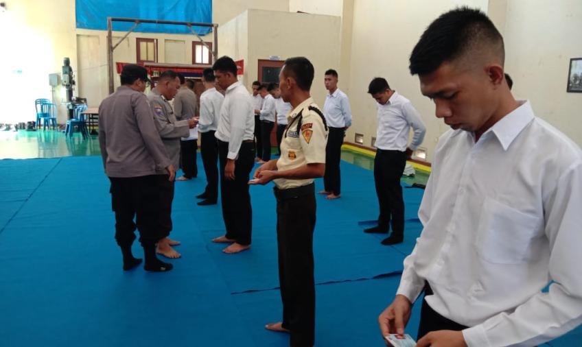 Sat Binmas Polres Lebong Periksa Seragam dan Atribut Satpam PT PLTA Tes