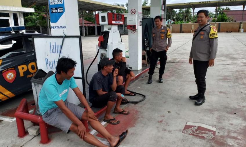 Bhabinkamtibmas Polsek Kota Manna  Monitoring  Distribusi dan Antrean BBM di SPBU Kota Medan  