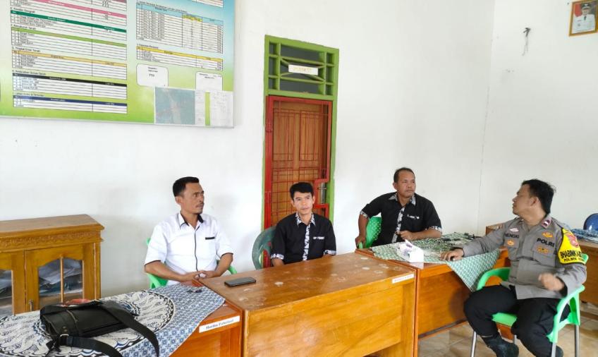 Polsek Kedurang  Sambangi Warga Binaan Jelang Hari Raya Idul Fitri 1445 Hijriyah