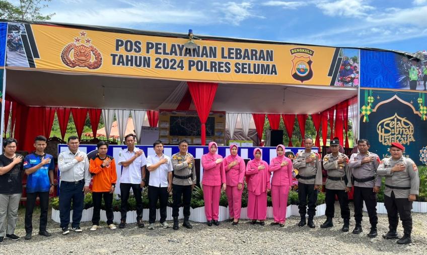 Ketua Cabang Bhayangkari Seluma Kunjungan di Posyan Tais simpang Enam Seluma