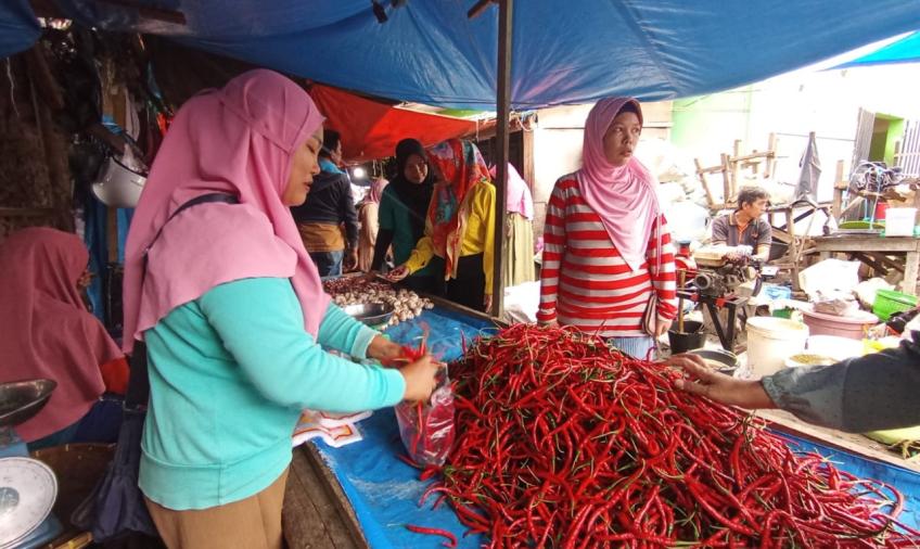 Pantau  Bahan Pangan TPID Kabupaten Bengkulu Selatan Sidak Pasar Kutau Medan  