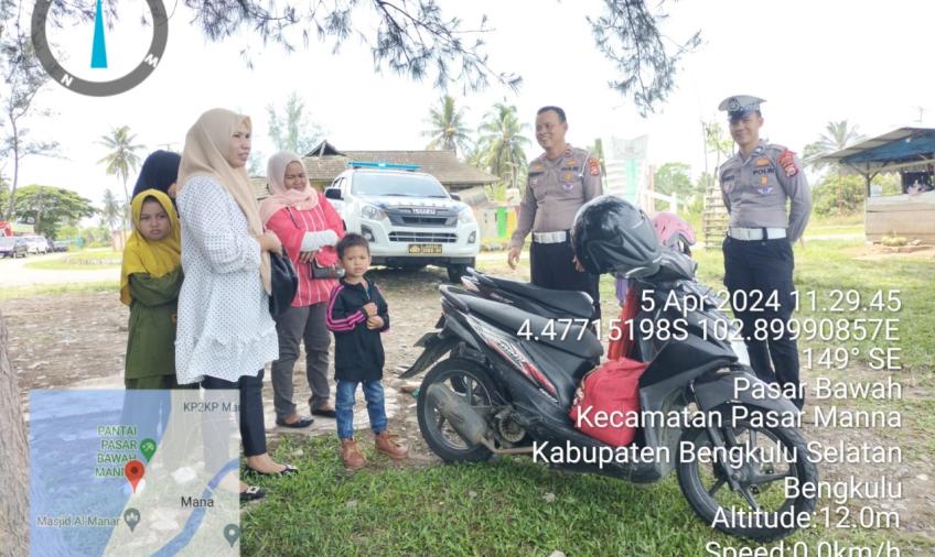 Sat Lantas Polres BS Atur Lalu Lintas Didepan Pos Pam Depan Kantor DPRD