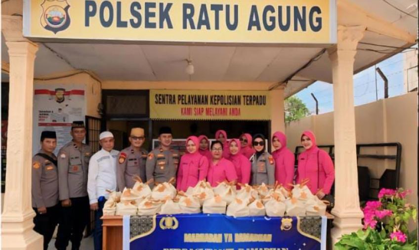 Indahnya Berbagi, Polsek Ratu Agung Laksanakan Bagi Takjil Kepada Masyarakat