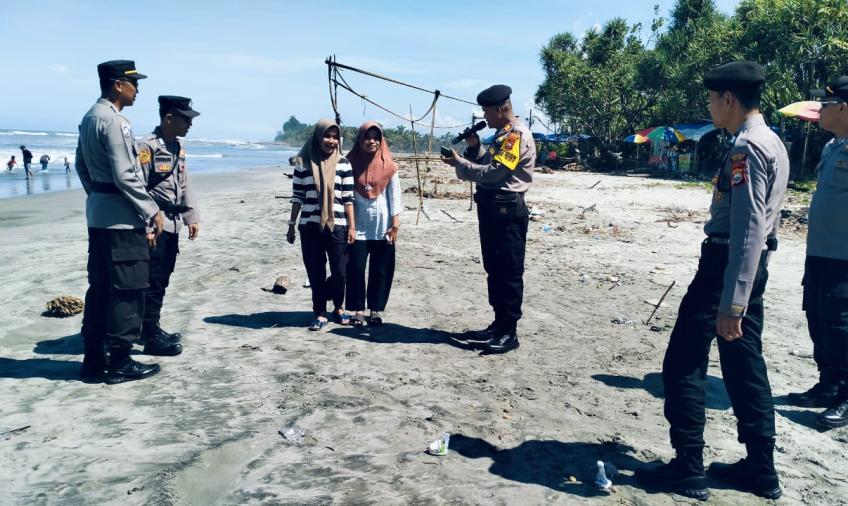 Personel Polres Seluma Laksanakan Pengamanan Obyek Wisata Pantai Pasar Seluma