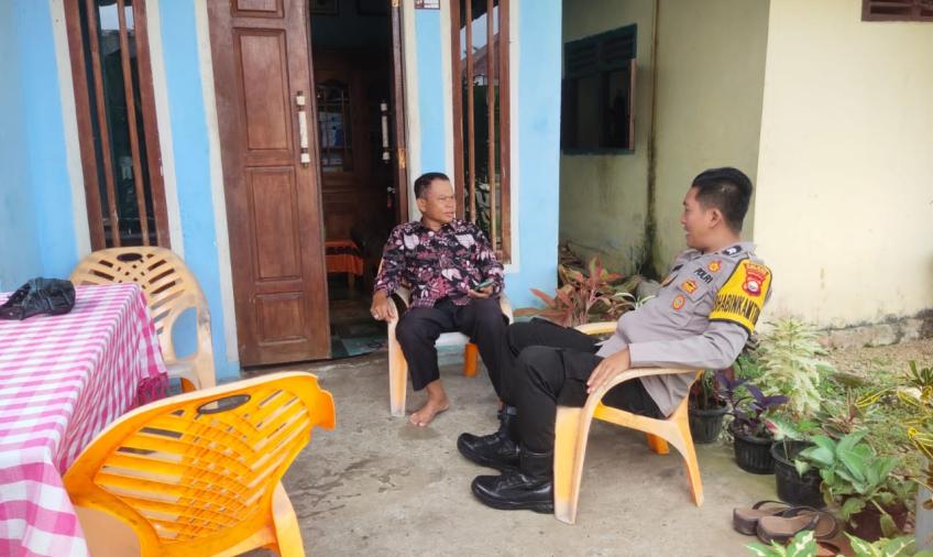 Tingkatkan Sinergitas, Bhabinkamtibmas Polsek Kedurang Sambangi Warga Binaan Pada Hari Raya Idul Fitri 1445 H
