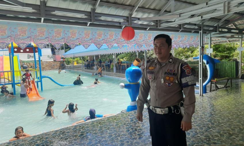 Liburan Berakhir, Personel Polres Lebong Masih Berjaga Di Tempat Wisata